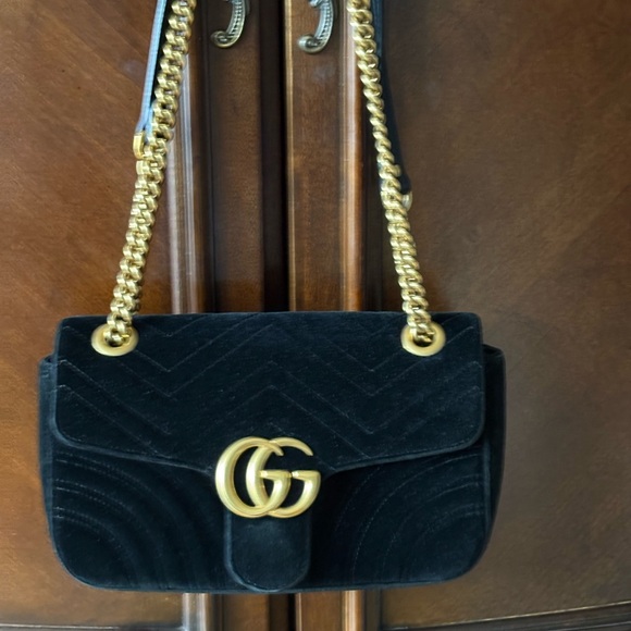 Gucci marmot black velvet medium two way chain bagAccents - Picture 14 of 17